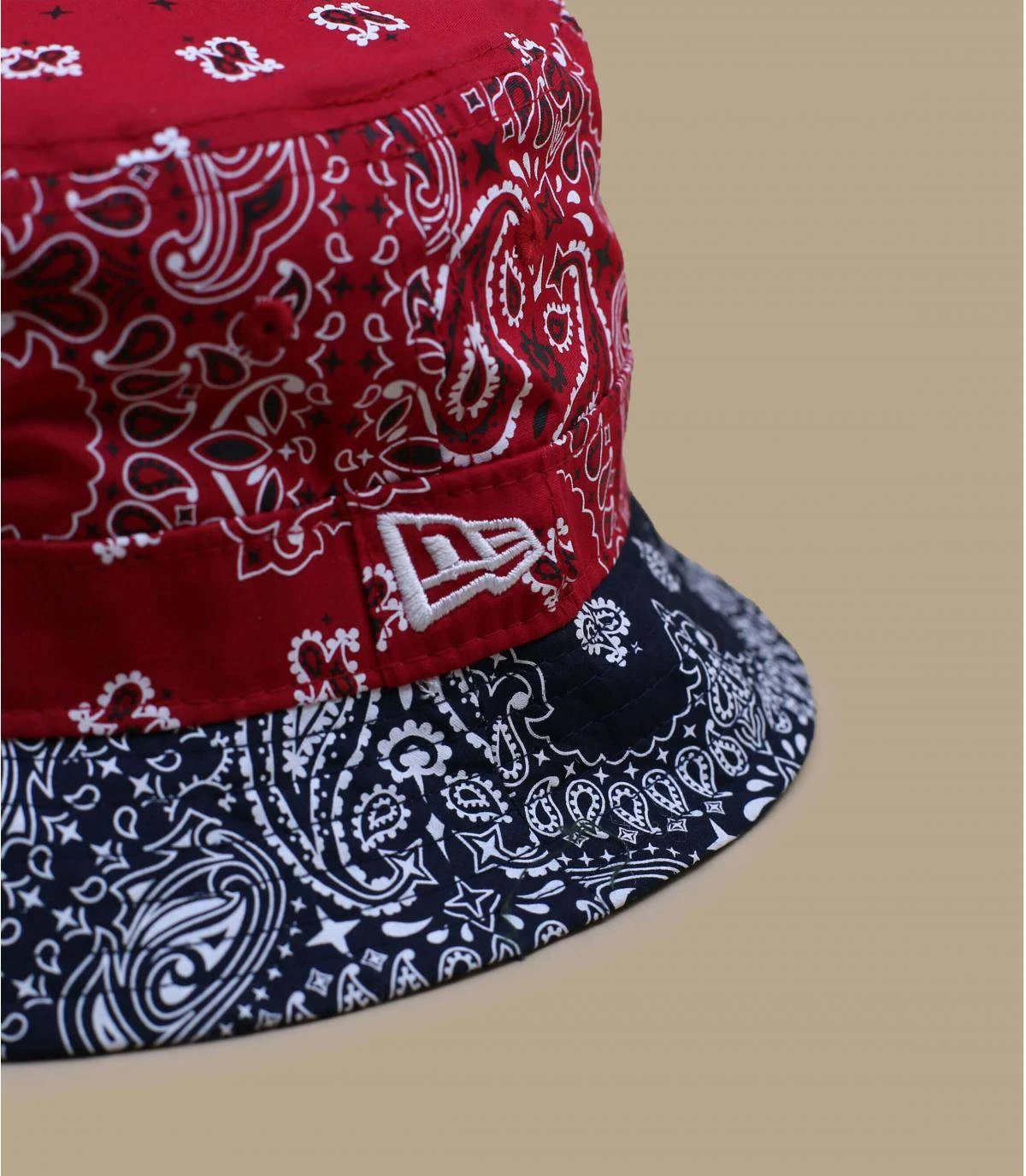NEW ERA Bucket Paisley Scarlet 3 NEW ERA Bucket Paisley Scarlet â Image 3